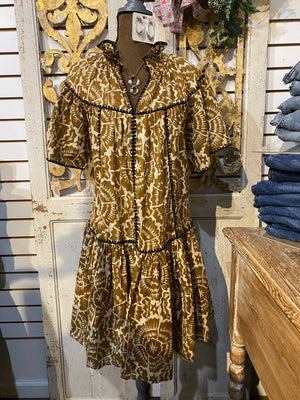 Shell stitched trim dress