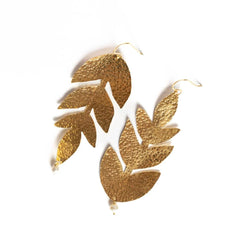 Pearl leaf earring